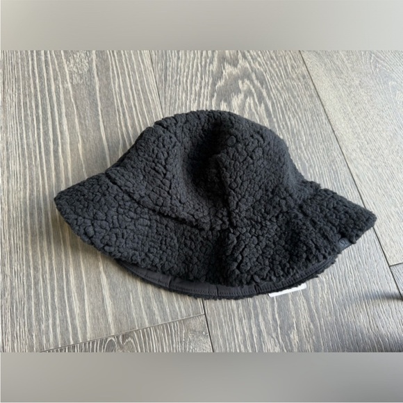 Lululemon Textured Fleece Bucket Hat in Black Size M/L